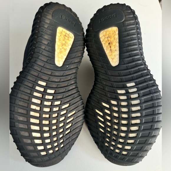 YEEZY BOOST 350 BLACK MENS SZ 6 WOMENS SZ 8 GOOD CONDITION INCLUDES ORDER INFO - Picture 5 of 7